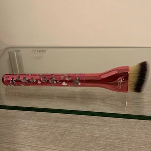 it brushes by Ulta heart shaped makeup brush